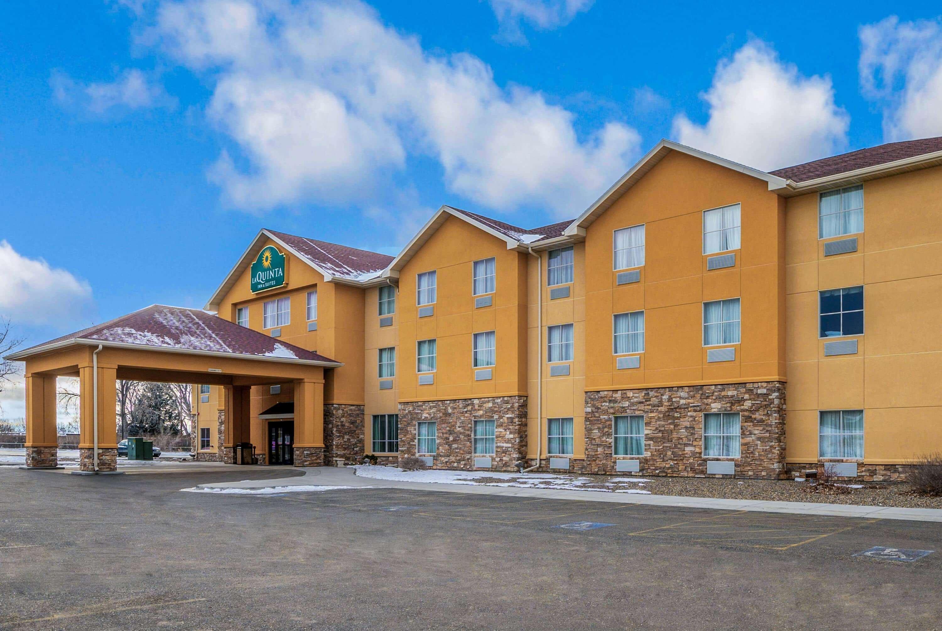 La Quinta Inn & Suites Casino And Bar By Wyndham Glendive Exterior photo
