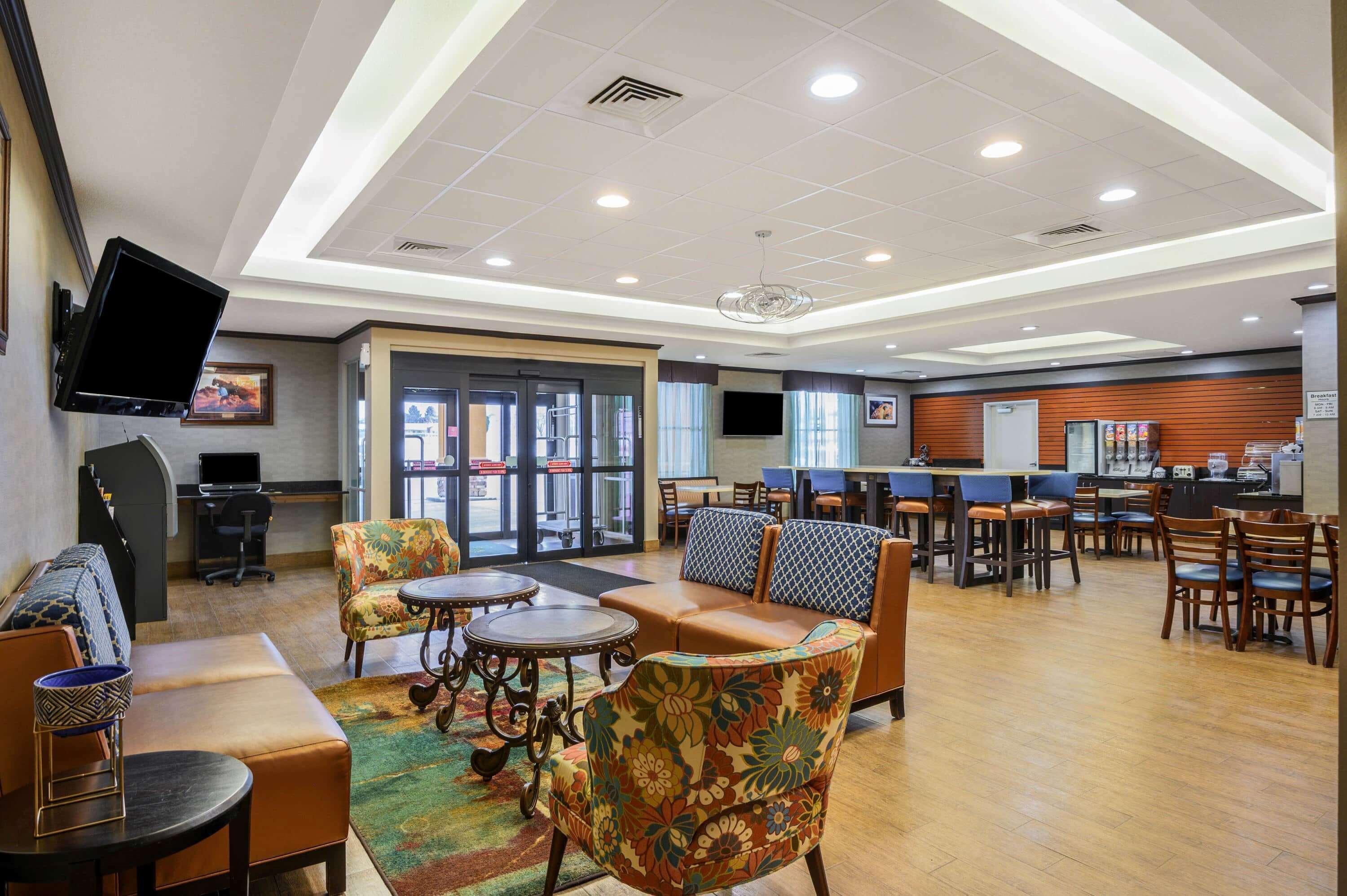 La Quinta Inn & Suites Casino And Bar By Wyndham Glendive Exterior photo