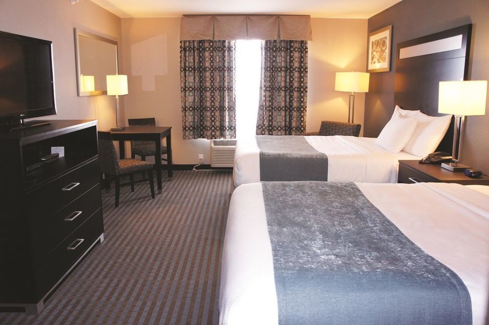 La Quinta Inn & Suites Casino And Bar By Wyndham Glendive Room photo