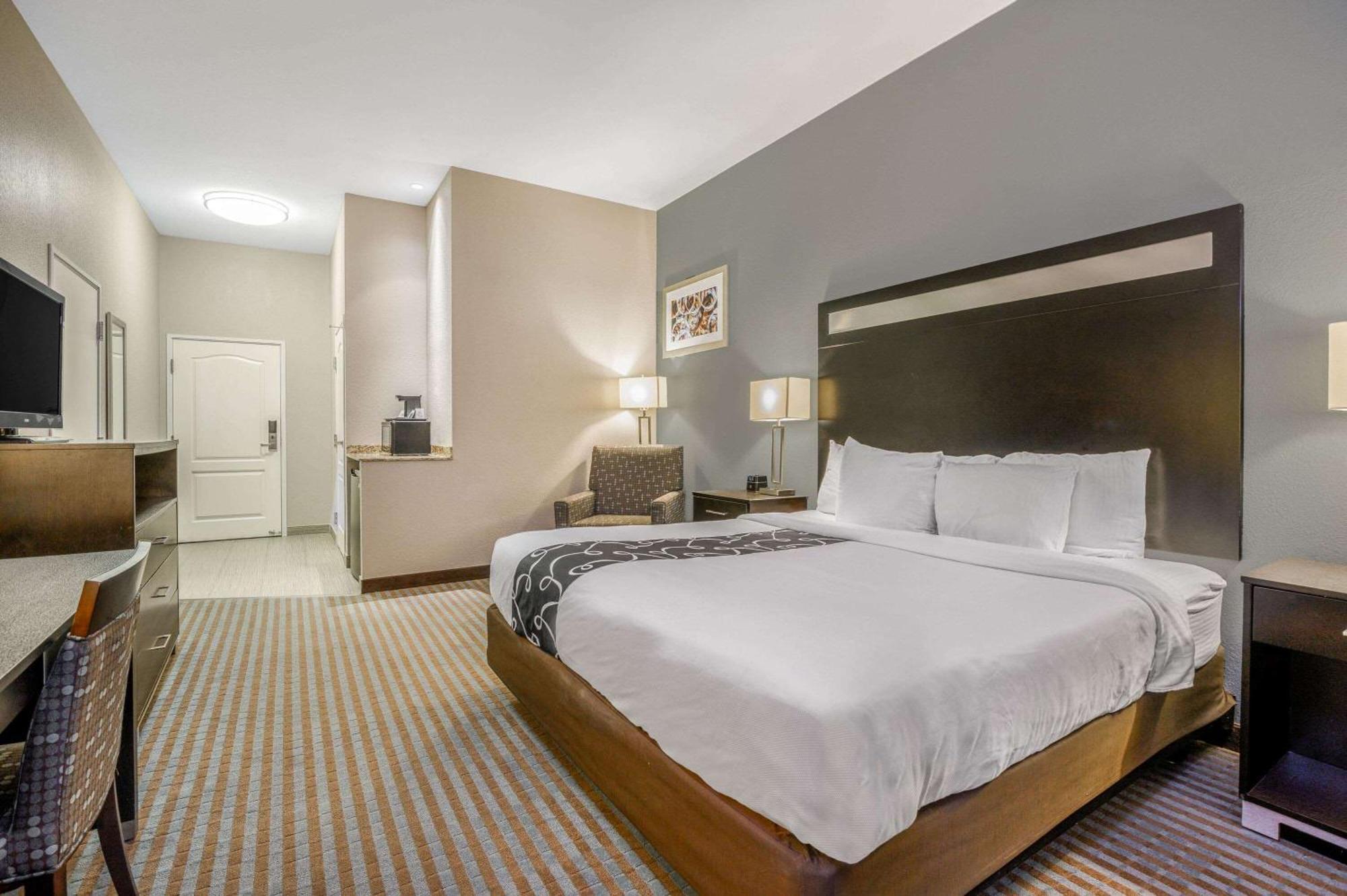 La Quinta Inn & Suites Casino And Bar By Wyndham Glendive Room photo