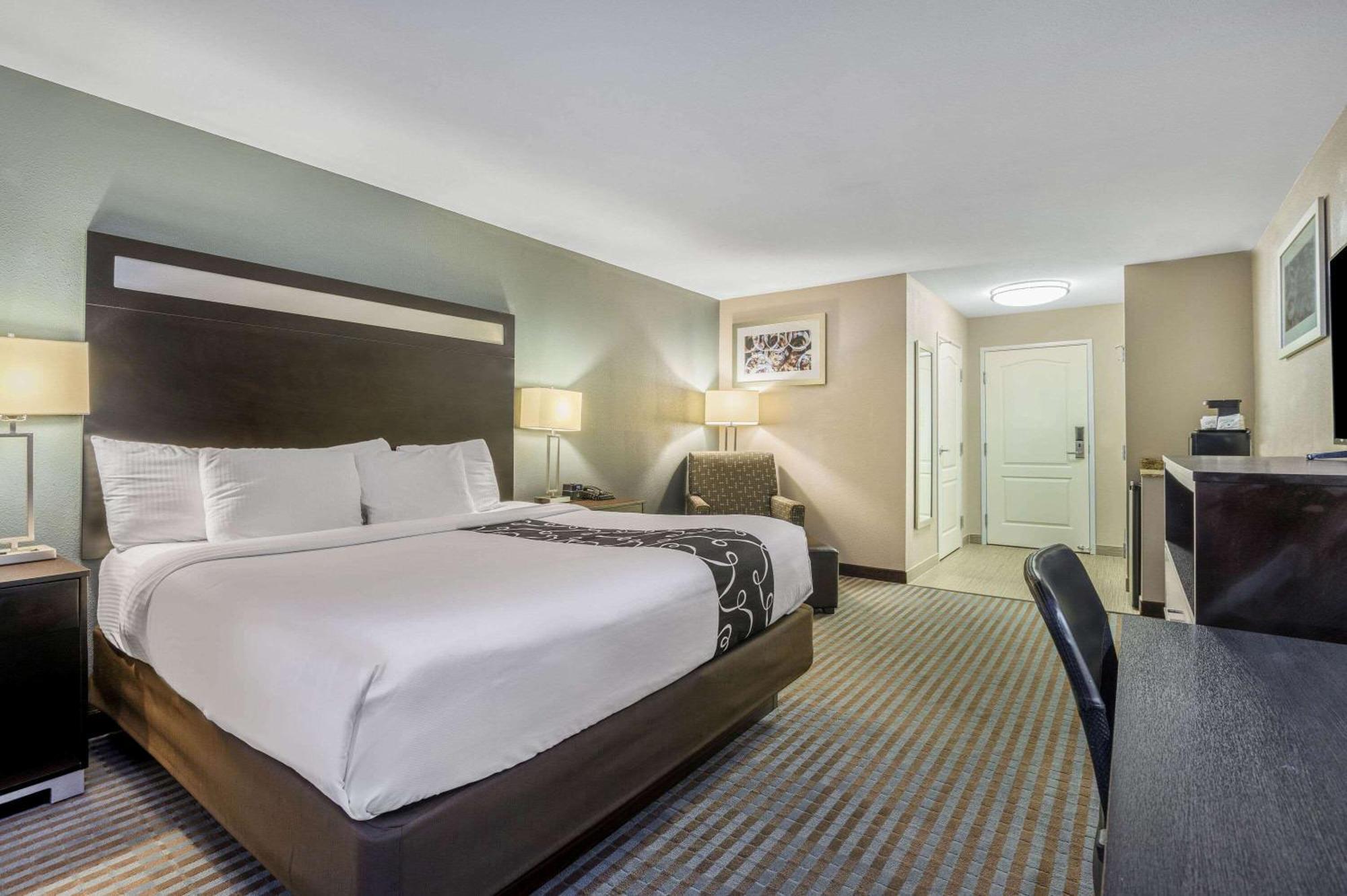 La Quinta Inn & Suites Casino And Bar By Wyndham Glendive Room photo