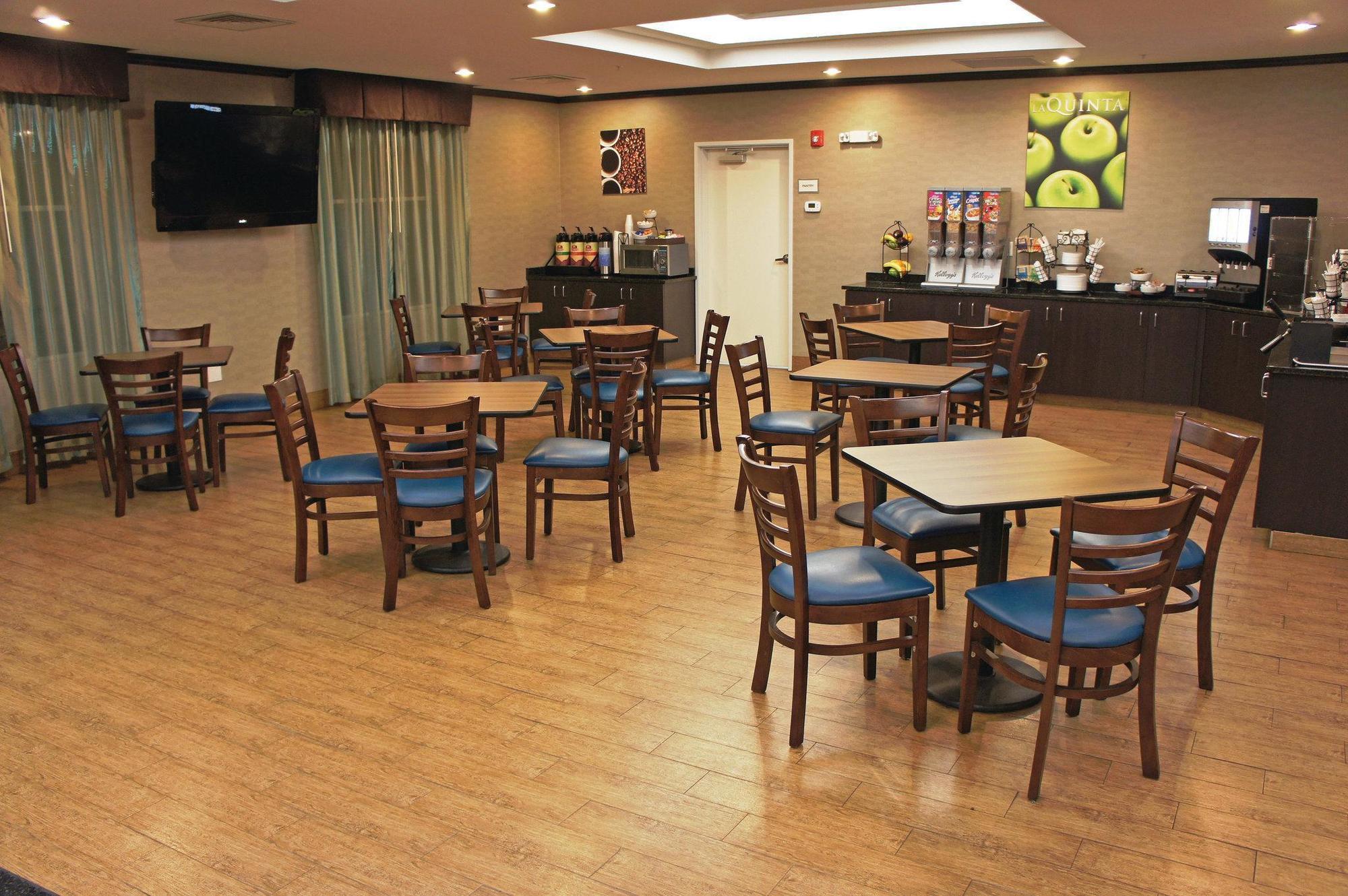 La Quinta Inn & Suites Casino And Bar By Wyndham Glendive Exterior photo